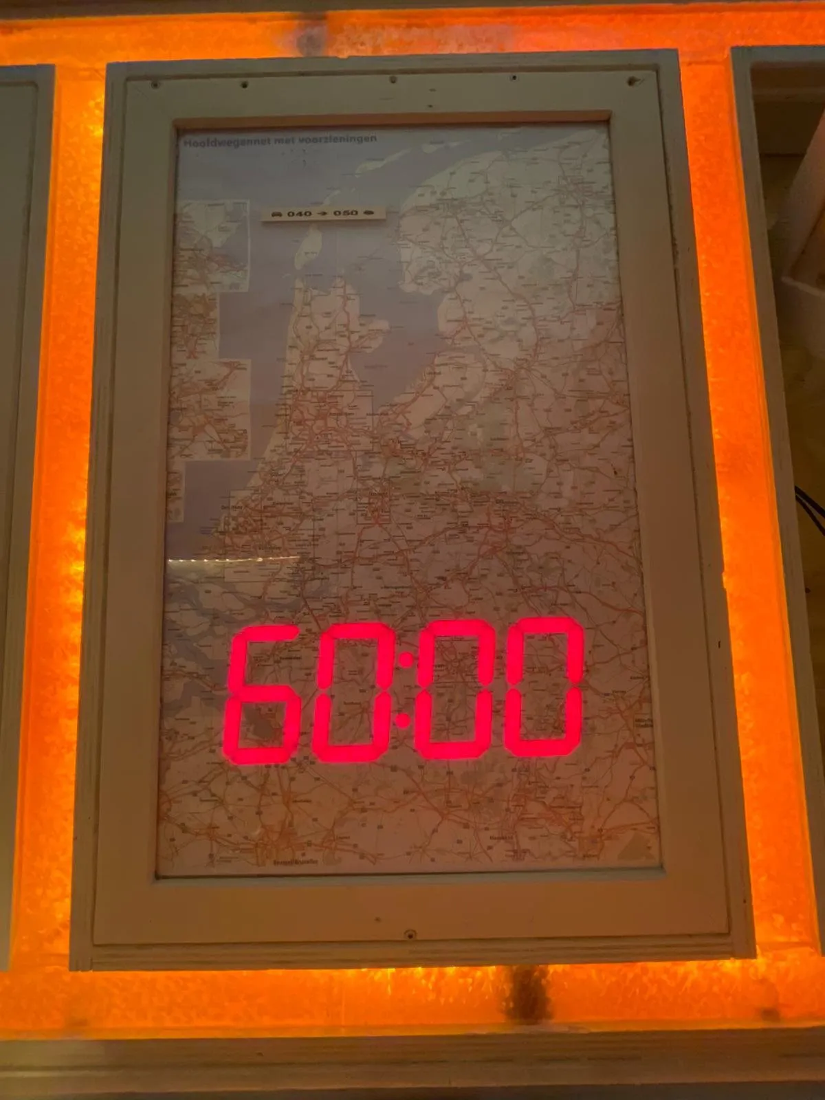 De digitale aftelklok staat op 60:00 minuten